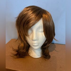 NIP Mona Lisa Medium Synthetic Wig Style Kendall / Color 27